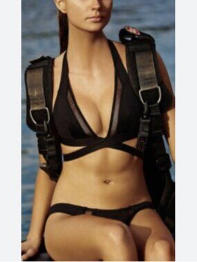 Vitamin A Bikini Swimsuit Two-Piece Set Black Mesh Scuba Neutra Size Medium